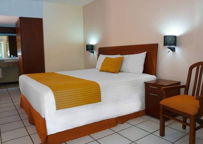 Standard one-bed Viva Villahermosa Hotel