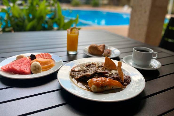 Tabasqueño breakfast Viva Villahermosa Hotel